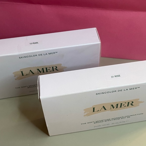 LAMER the soft moisture powder foundation - Picture 3 of 3